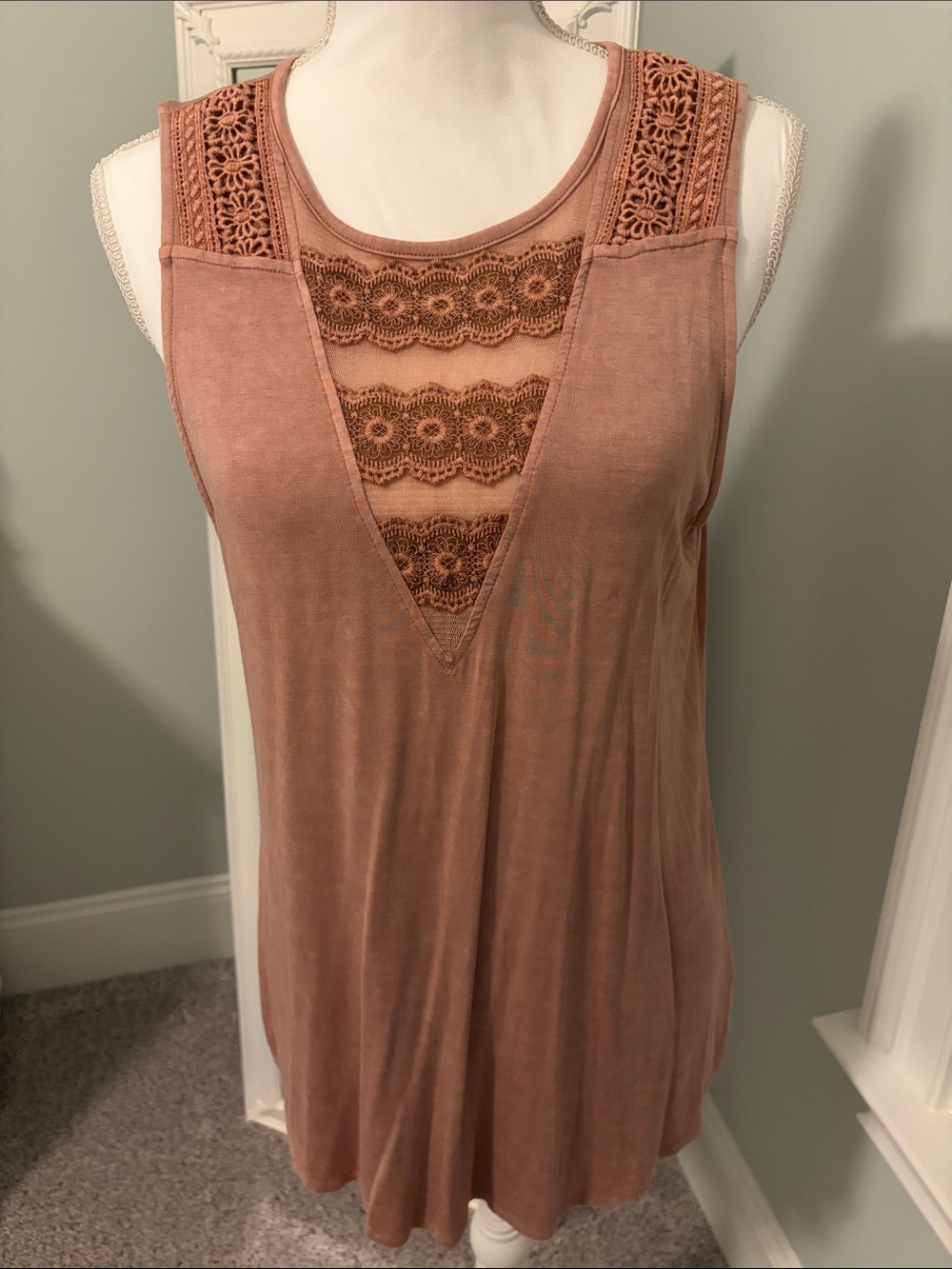 NWOT Gimmicks lace & macrame tank top, size L.